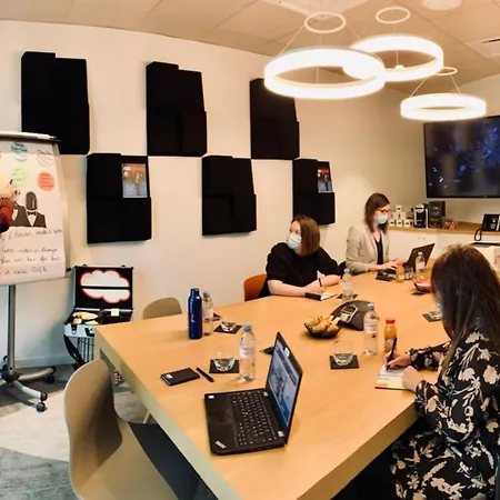 ホテル ホリデイ エクスプレス パリ Cdg エアポート 3*