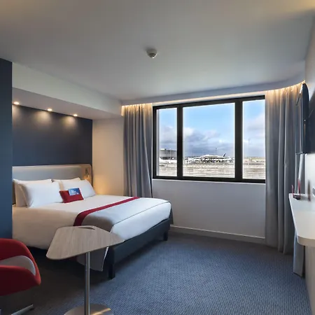 ホリデイ エクスプレス パリ Cdg エアポート ホテル 3*