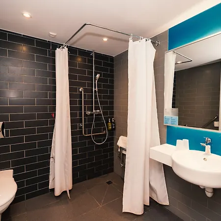 ホリデイ エクスプレス パリ Cdg エアポート ホテル 3*